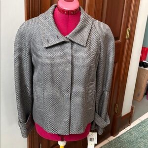 Jones New York Teddy Jacket Gray/ texture& sheen
Two way collar  Dolman sleeves